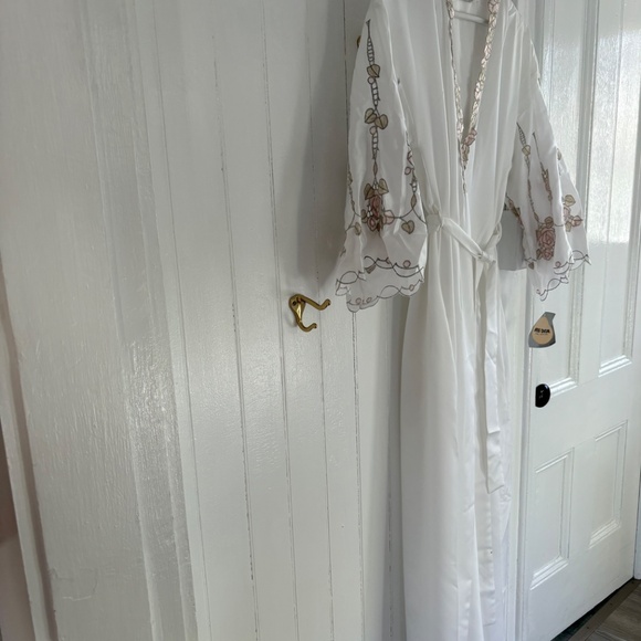 Vintage Miss Dior New with Tags Embroidered White Wrap Robe Small - Picture 6 of 15